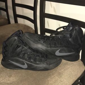 Black Hyperdunk 2016